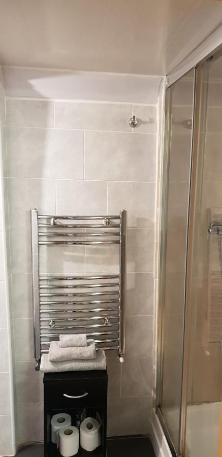 דירות הודרספילד Private Basement Studio Flat With Modern Features מראה חיצוני תמונה